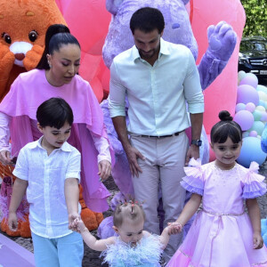 Filha de Sabrina Sato e Duda Nagle, Zoe teve a companhia dos priminhos em sua festa de 1º aniversário