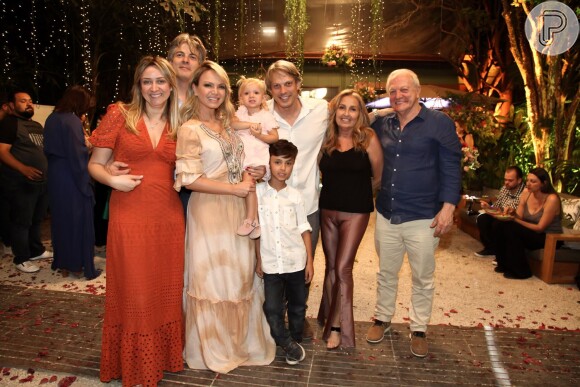 Noivo de Eliana, Adriano Ricco é pai de Manuela, filha caçula da apresentadora e filho do colunista de TV Flavio Ricco