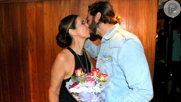 Fátima Bernardes ganhou beijo do namorado, Túlio Gadêlha, após espetáculo neste domingo, 8 de dezembro de 2019