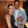 Túlio Gadêlha presenteou a namorada, Fátima Bernardes, com flores após espetáculo neste domingo, 8 de dezembro de 2019