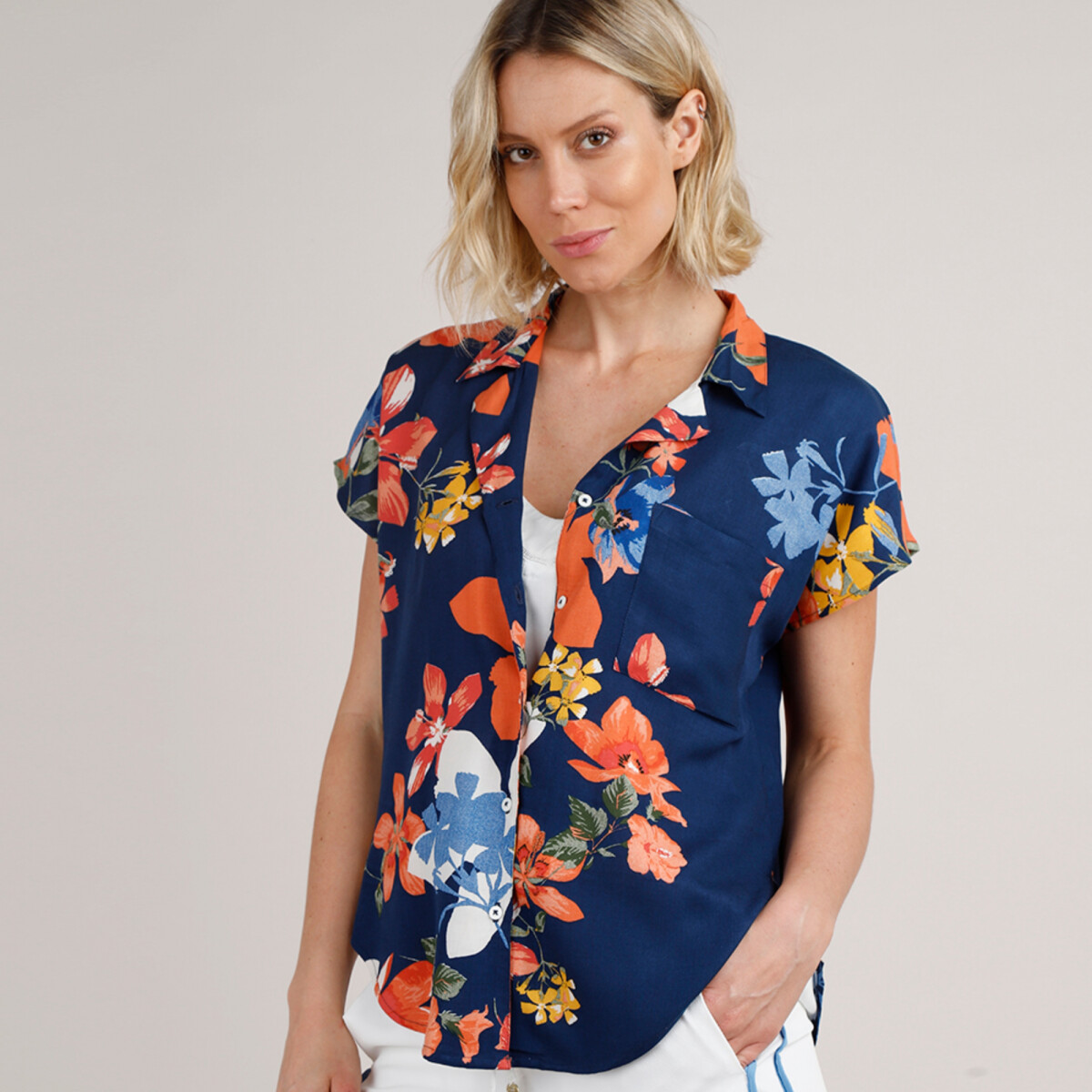 CAMISA C/ ESTAMPADO FLORAL - Azul / Branco