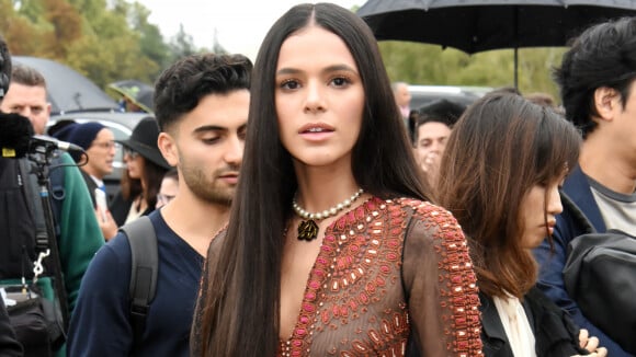 Bruna Marquezine festeja aniversário de maquiador em bastidor de ensaio. Vídeo!