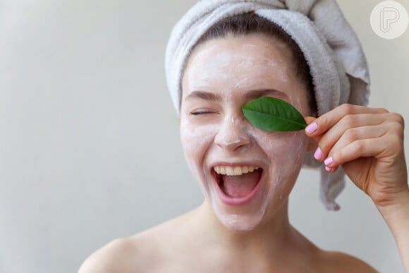 As máscaras faciais de argila são um dos cuidados extras para deixar a pele mais saudável, macia, iluminada e livre de oleosidade