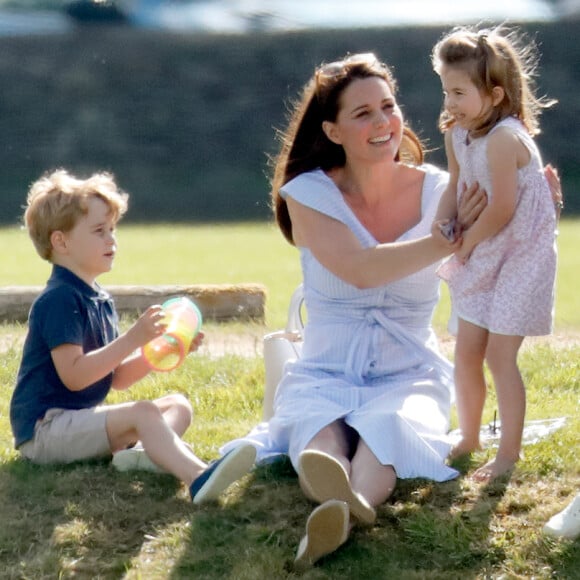 Filhos de Kate Middleton, George e Charlotte listaram presentes para papai Noel em cartas