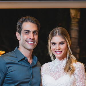 Bárbara Evans e Gustavo Theodoro realizaram uma festa de noivado no sábado, 14 de dezembro de 2019