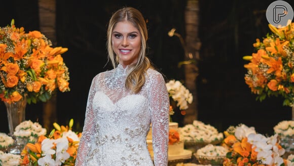 Bárbara Evans usou vestido de noiva assinado por Luciana Collet em festa neste sábado, 14 de dezembro de 2019