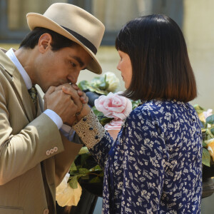 Carlos (Danilo Mesquita) pede desculpas a Clotilde (Simone Spoladore) após tratá-la mal na novela 'Éramos Seis'