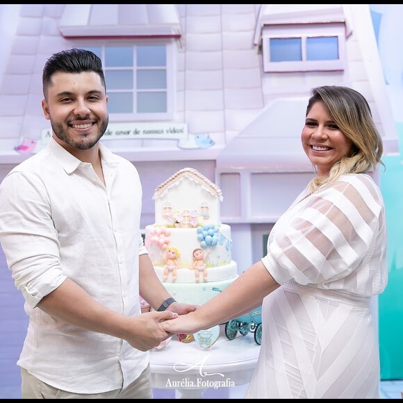 Marilia Mendonça e o namorado, Murilo Huff, se encantaram com o filho, Leo, nascido em 16 de dezembro de 2019