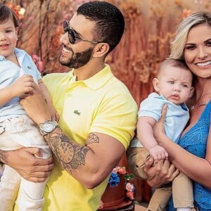 Gusttavo Lima encanta ao protagonizar cena com mulher, Andressa Suita, e os filhos Gabriel e Samuel nesta quinta-feira, dia 19 de dezembro de 2019