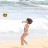 Mel Maia praticou exercícios na Praia do Leblon, Zona Sul do Rio de Janeiro