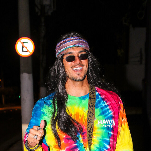 Gabriel Medina fez festa hippie para comemorar seus 26 anos