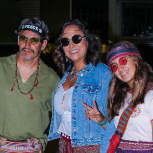 Pais e irmã de Gabriel Medina usaram roupas hippie na festa à fantasia do surfista