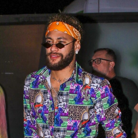 Neymar usou roupa hippie na festa temática de aniversário de Gabriel Medina nesta segunda-feira, 23 de dezembro de 2019