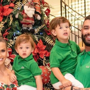 Filhos de Andressa Suita e Gusttavo Lima combinaram look na noite de Natal, 24 de dezembro de 2019