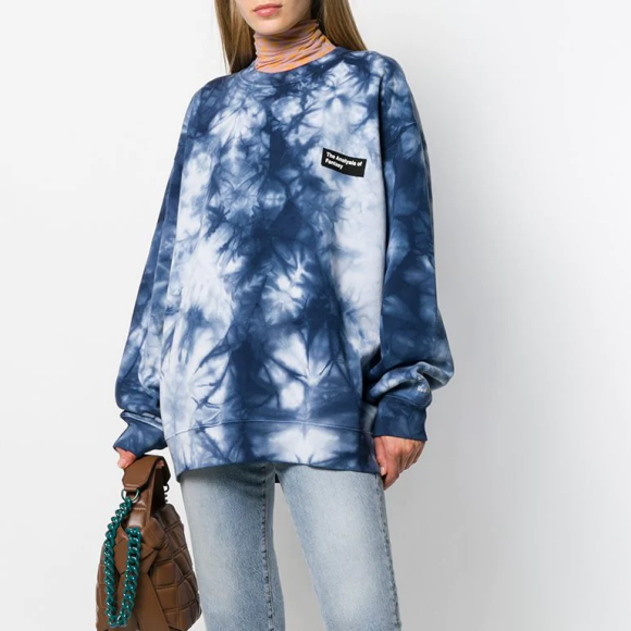 Moletom tie dye usado por Bruna Marquezine está à venda por R$2.759 no site da Farfetch