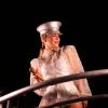 Claudia Leitte elege vestido com manga bufante e brilho em show de pré-réveillon neste domingo, dia 29 de dezembro de 2019