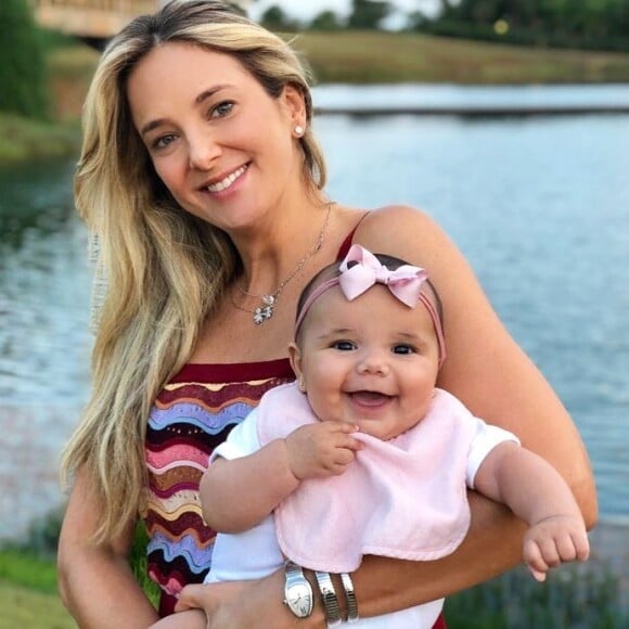 Sorriso de Manuella, filha mais nova de Ticiane Pinheiro, roubou a cena em foto