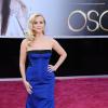 Reese Witherspoon foi a premiação do Oscar com vestido e jóias Louis Vuitton