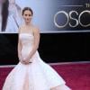No domingo (24), Jennifer Lawrence, vencedora do Oscar de Melhor Atriz pelo filme 'O Lado Bom da Vida', usou um vestido Dior e jóias Chopard