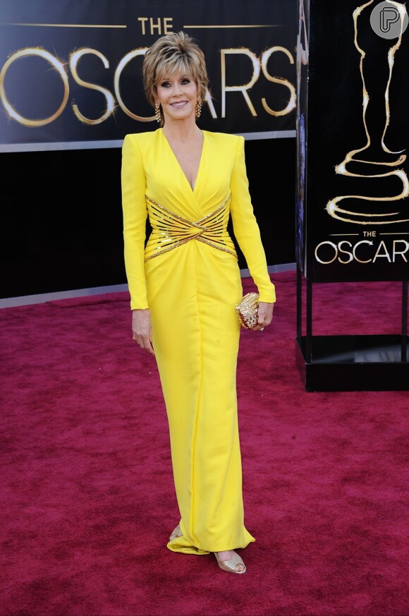 Jane Fonda optou por um longo Versace para ir ao Oscar