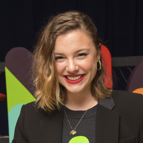 Alice Wegmann ganhou elogios na web ao exibir bronzeado em foto no Instagram