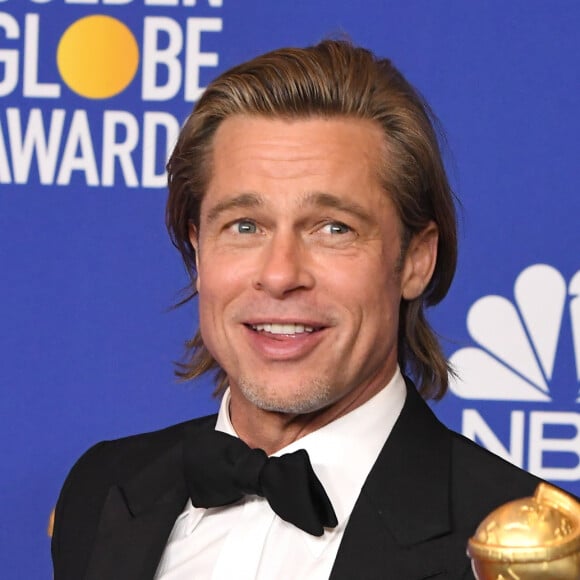 Brad Pitt faz discurso no Golden Globe e agita fãs