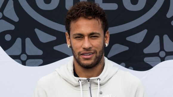 Por essa ninguém esperava! Neymar comemora gol do PSG com meme de réveillon