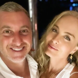 Angélica se derreteu para o marido, Luciano Huck, ao comentar foto de maiô: 'Meu poético fotógrafo'