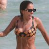 Anitta dá mergulho em praia da Barra da Tijuca, zona oeste do Rio de Janeiro, nesta sexta-feira, 10 de janeiro de 2020