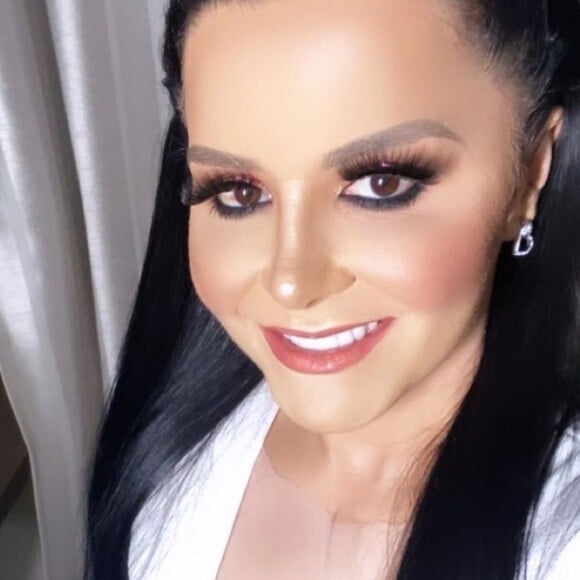 Maraisa posta selfie e mostra nariz sem curativo
