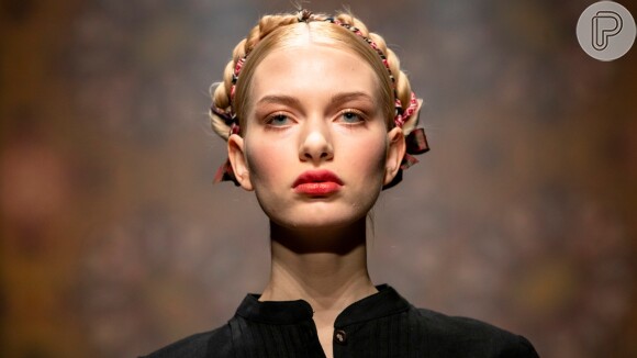 Cabelo na moda para o Verão 2020: penteados com lenço da Berlin Fashion Week para você se inspirar