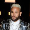 Neymar ganhou elogios e pedidos de famosos ao aparecer com o look luxuoso
