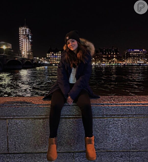 Mel Maia está em Londres, na Inglaterra, curtindo as férias com o namorado, amigos e família