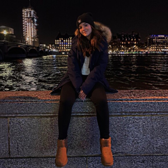 Mel Maia está em Londres, na Inglaterra, curtindo as férias com o namorado, amigos e família