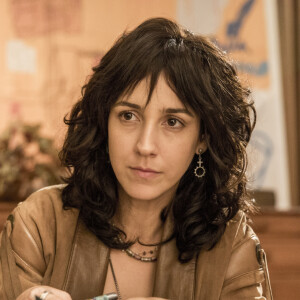 Na novela 'Amor de Mãe', Amanda (Camila Márdila) recebe a visita de Davi (Vladimir Brichta) na cadeia no capítulo de quinta-feira, 6 de fevereiro de 2020