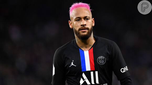 Neymar apareceu de cabelo rosa neste sábado, 1 de fevereiro de 2020