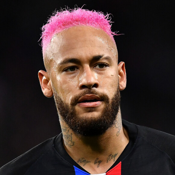 Neymar apareceu de cabelo rosa neste sábado, 1 de fevereiro de 2020