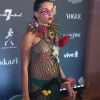Bruna Linzmeyer dispensa sutiã em vestido com flores naturais para baile de luxo nesta sexta-feira, dia 07 de fevereiro de 2020