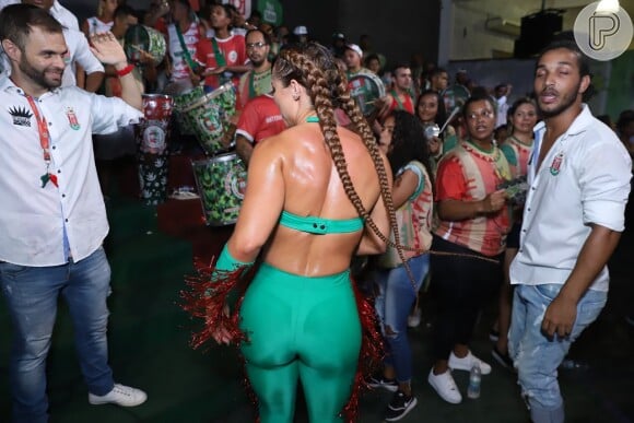Paolla Oliveira cai no samba em último ensaio da Grande Rio, no Rio de Janeiro, na noite desta terça-feira, 11 de fevereiro de 2020
