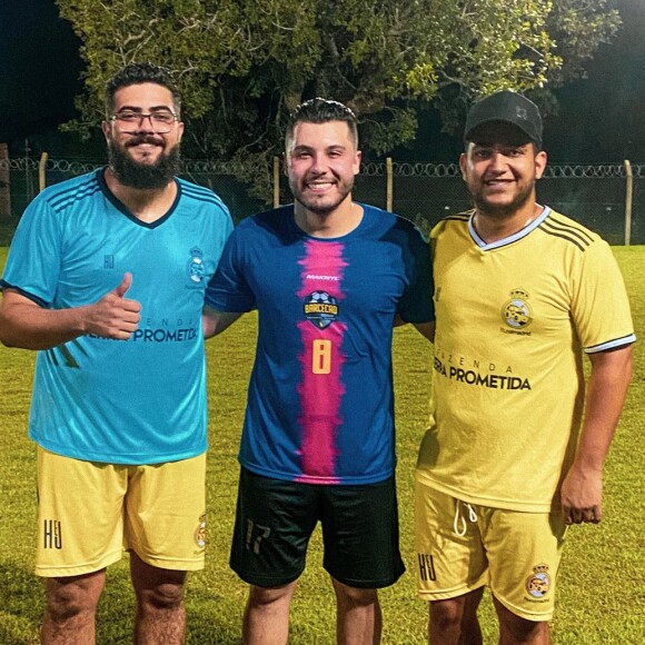 Murilo Huff fez foto com Henrique e Juliano após jogo e Marília Mendonça se declarou