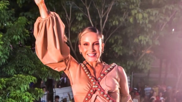 Claudia Leitte se inspira em Maria Bonita em look para bloco de Carnaval. Fotos!