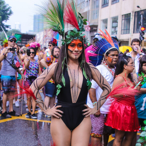 'A luta indígena é de todos nós e por isso eu tive a ousadia de me vestir assim', disse Alessandra Negrini