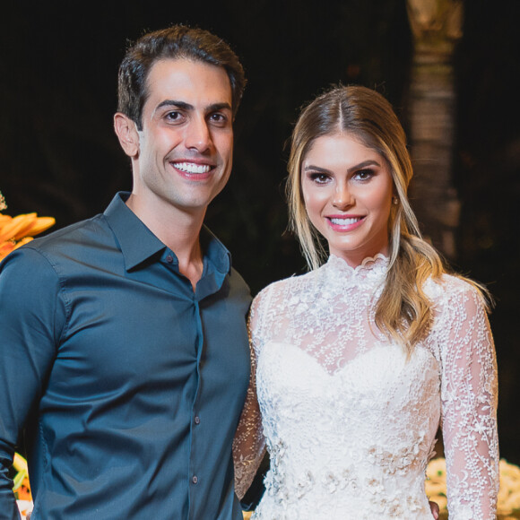 Bárbara Evans e Gustavo Theodoro vão subir ao altar em agosto de 2020