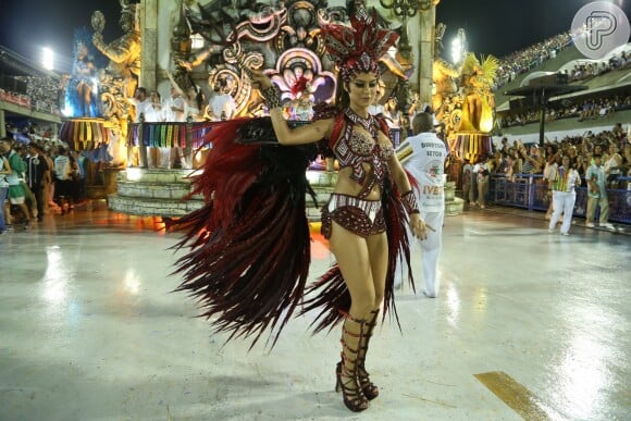 Carnaval de Thaila Ayala: atriz destaca rotina de beleza antes da Sapucaí