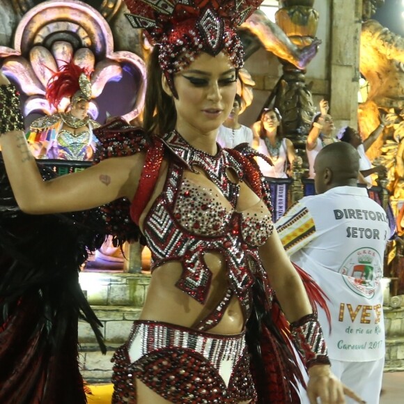 Carnaval de Thaila Ayala: atriz destaca rotina de beleza antes da Sapucaí