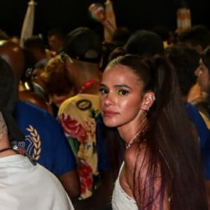 Bruna Marquezine curte Carnaval de Salvador com amigos