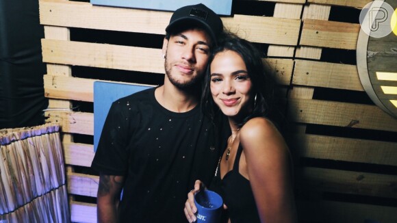 Bruna Marquezine, ex-namorada de Neymar, está curtindo o carnaval em Salvador