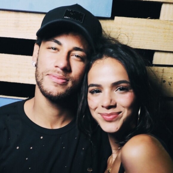 Bruna Marquezine, ex-namorada de Neymar, está curtindo o carnaval em Salvador