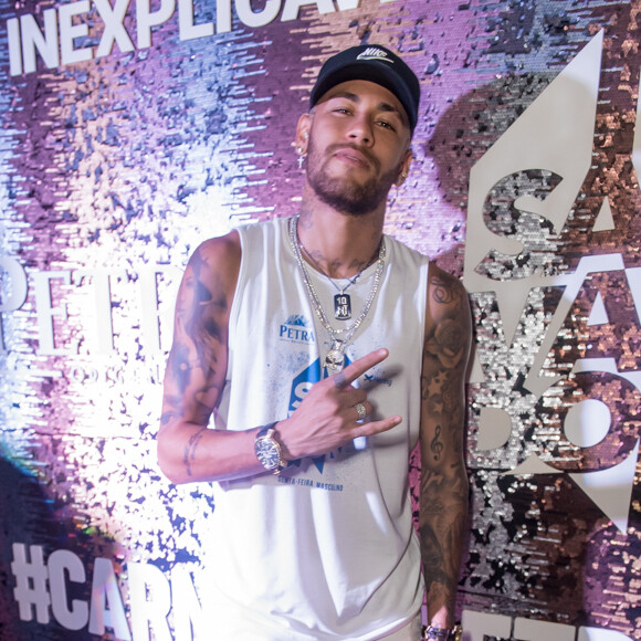 Neymar disse que ficaria longe das polêmicas por não curtir o carnaval no Brasil