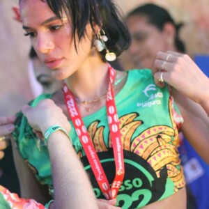 Bruna Marquezine estava acompanhada do maquiador Henrique Moreira